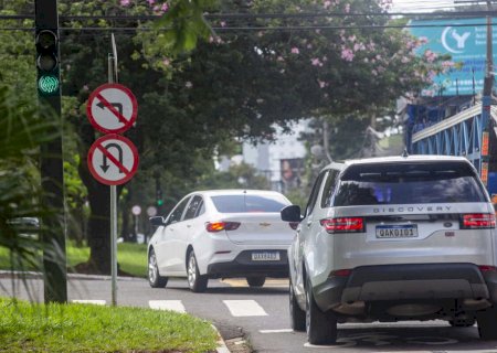 Conversão proibida à esquerda na Avenida Afonso Pena gera multa a partir de segunda-feira