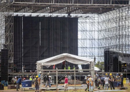 Para receber show histórico do Guns N' Roses, estrutura enorme foi montada no autódromo
