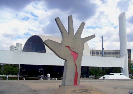 Oposição pede explicações sobre possível privatização do memorial da América Latina