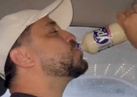 'Aqui pra você petista' diz campo-grandense ao 'beber' detergente Ypê