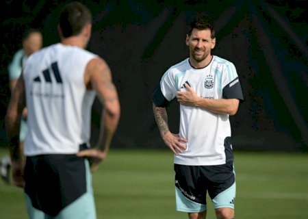 Messi participa de treino da Argentina para enfrentar a Áustria pela Copa do Mundo