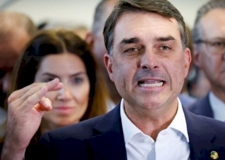 Flávio diz que operação policial em ONG ‘não tem nada a ver com filme’ sobre Bolsonaro