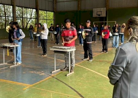 Emenda de Lia incrementa música na aldeia indígena
