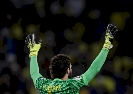 Goleiros do Brasil não usarão camisa vermelha contra a EscóciaFornecedora de material esportivo vem insistindo na cor desde 2025